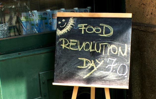 The Food Revolution Day ist eine Initiative des britischen Star-Kochs Jamie Oliver, der für Aufklärung rund um das thema Ernährung wirbt