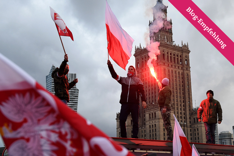 Zehntausende ziehen durch Warschau