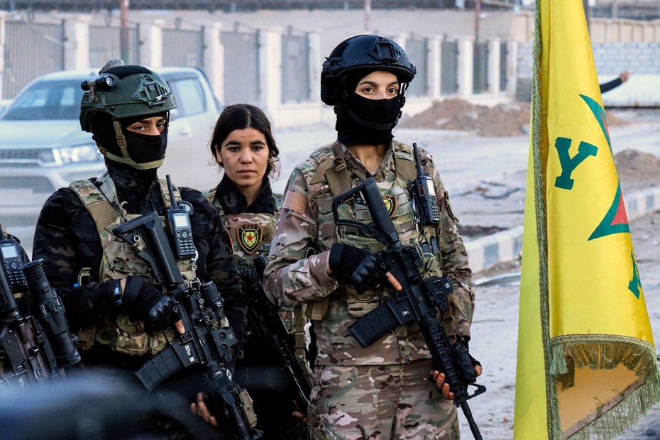 Die Kämpferinnen der Syrisch Demokratischen Kräfte (SDF) haben das Gefängnis von Hasakeh wieder unter ihre Kontrolle gebracht