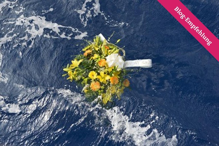 Ein Trauerkranz erinnert vor Lampedusa an die unzähligen Todesopfer