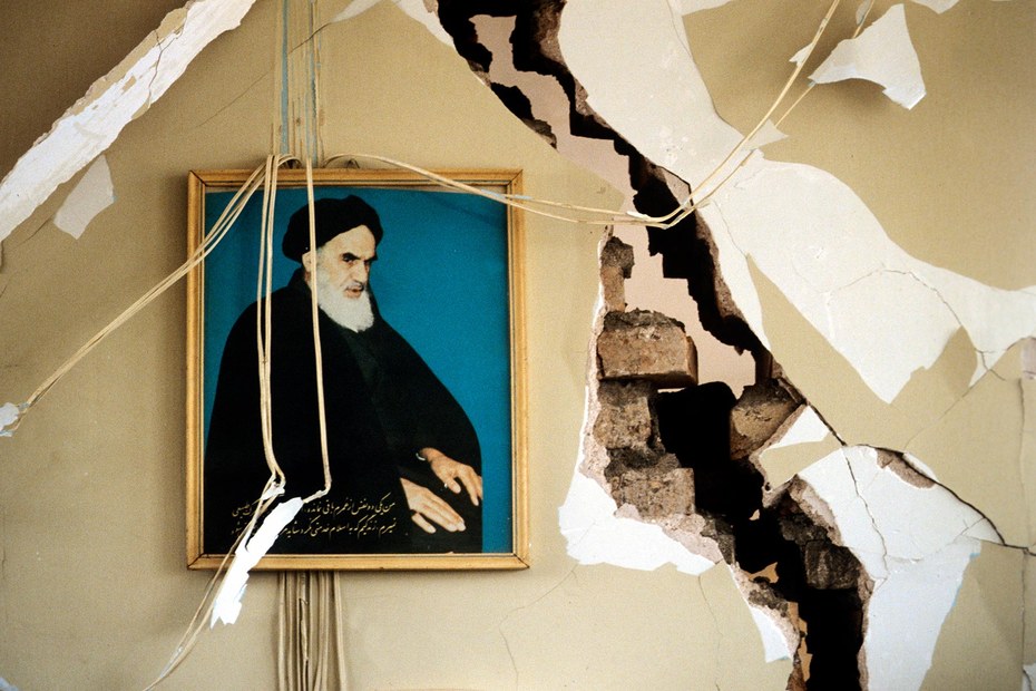 Ayatollah Khomeini: Das Porträt hängt noch