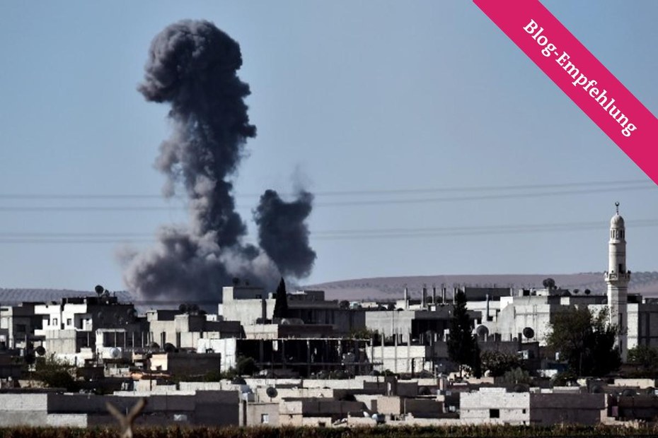 Rauch von Kampfhandlungen steigt am 7 Oktober im südwestlichen Teil der syrischen Stadt Ain al-Arab, von den Kurden als Kobane bezeichnet, auf 
