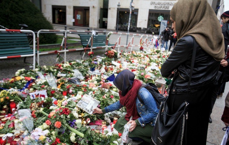Solidaritätsbekundungen in Berlin. Muslime stehen nach den Anschlägen in Paris  erneut unter Rechtfertigungsdruck
