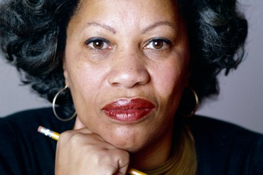 „Rezitativ“ von Toni Morrison: Brandaktuelles Verwirrspiel