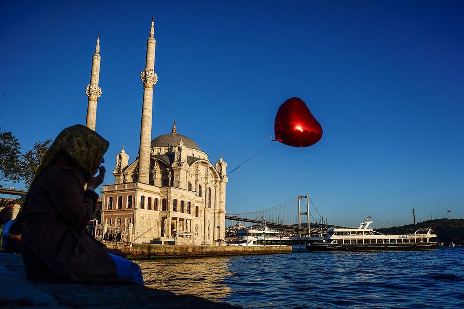 „So träume und verschwinde ich“ versammelt ausgewählte türkische Liebesgedichte von Edip Cansever