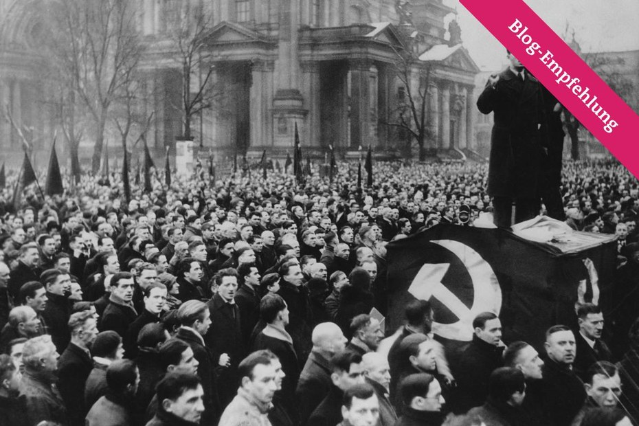 Ernst Thälmann bei einer kommunistischen Demonstration im Berliner Lustgarten, 1925