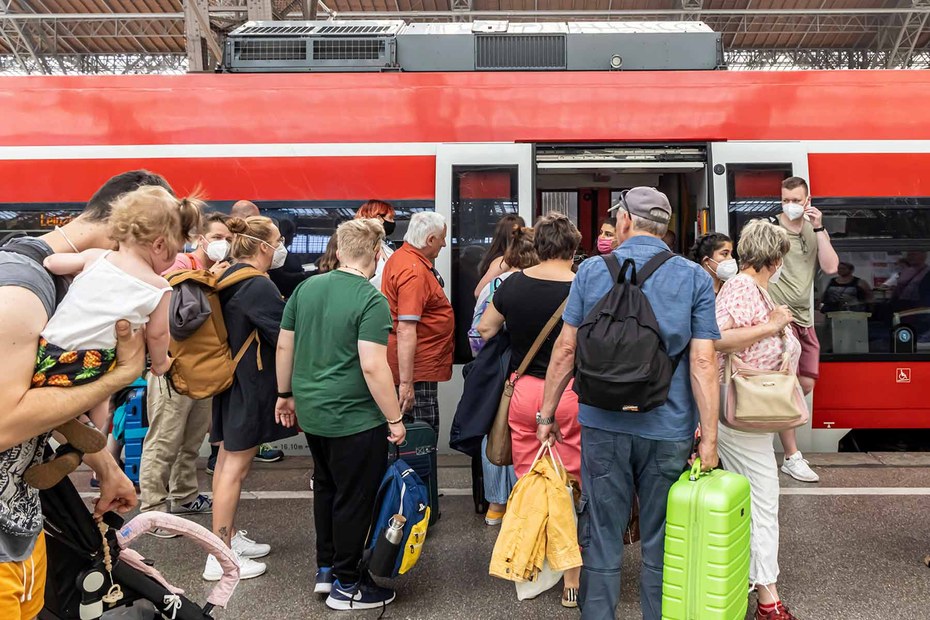 Der Hauptbahnhof in Leipzig: Ruhe bewahren, warten, Podcast hören