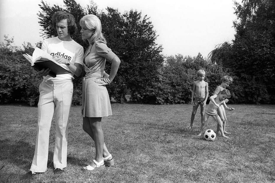 Auch „Libero“ (hier links: Franz Beckenbauer mit Familie) war ein Streifen ohne rechten Anspielpartner