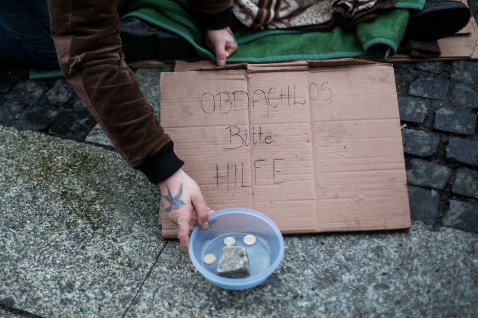 Wenn niemand mehr auf den Straßen ist, bedeutet das auch den Verlust von Einnahmen für obdachlose Menschen