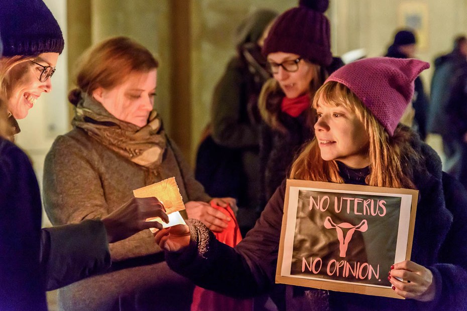 „No uterus, no opinion“ – bei einer Mahnwache vor dem Berliner Justizministerium im Dezember fordern Demonstranten die Abschaffung des Paragraphen 219a