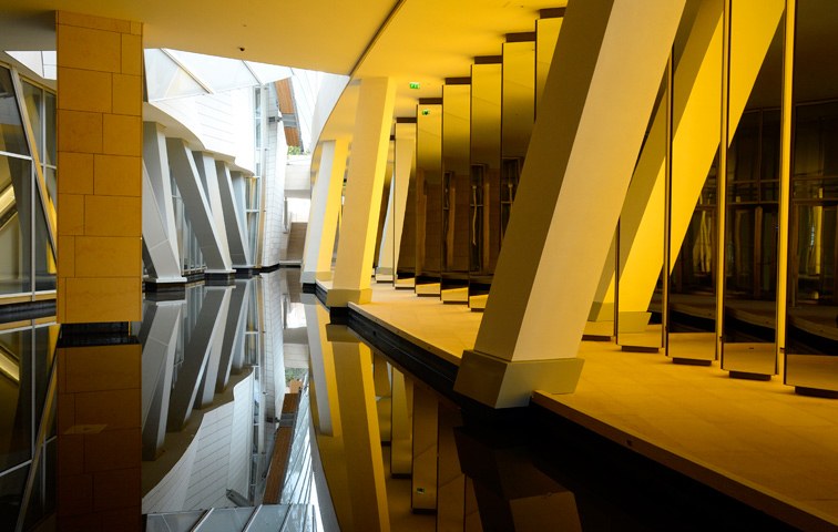 Im Inneren der Fondation Louis Vuitton von Frank Gehry