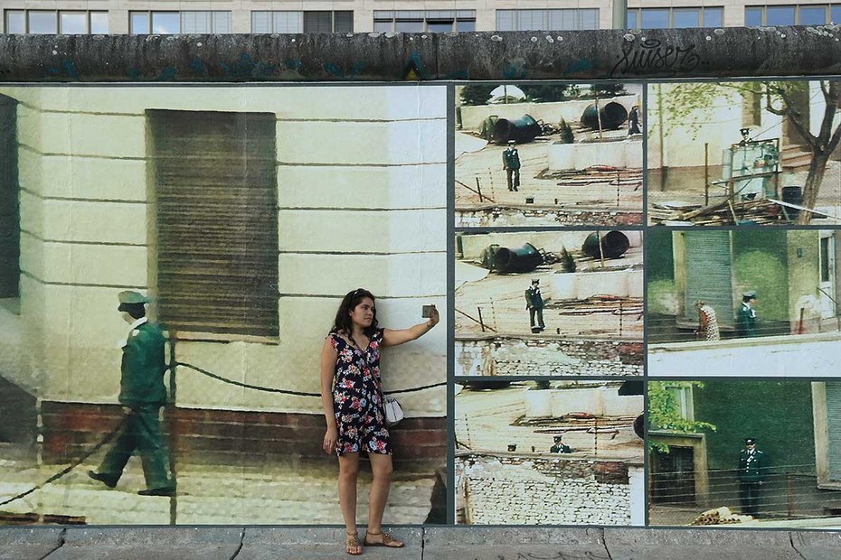 Stefan Roloffs „Jenseits der Mauer“ ziert nun die vormals weiße, denkmalgeschützte Westseite der East Side Gallery