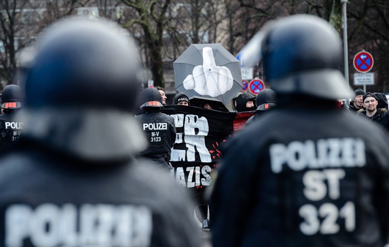 Es gibt auch andere sächsische Verhältnisse: Mehr als 2.000 Menschen protestierten in Leipzig gegen einen Neonaziaufmarsch