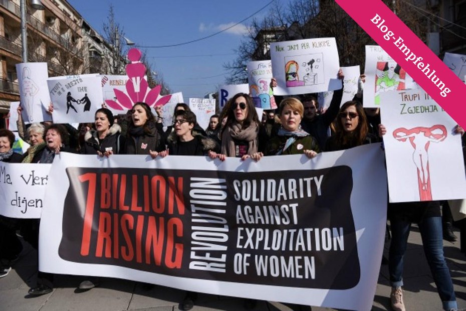 Weltweit, wie hier etwa in Pristina, haben am 14. Februar Menschen gegen Gewalt an Frauen demonstriert
