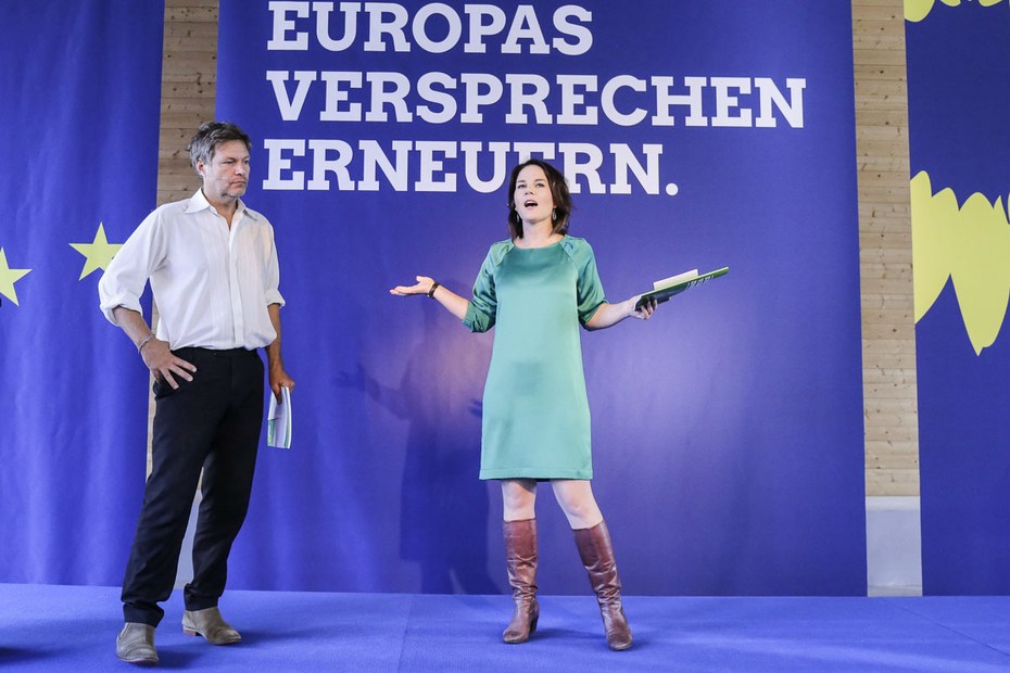 Die Doppelspitze der Grünen bei der Vorstellung ihres Antrages zum Wahlprogramm für die Europawahl