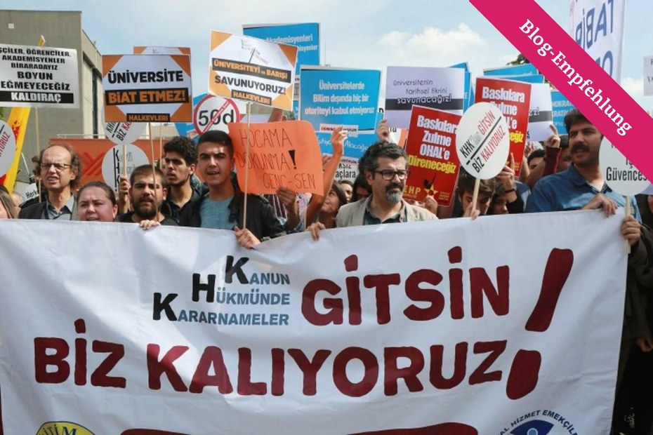 Akademikerinnen und Akademiker protestieren im September in Ankara gegen die Schließung verschiedener Universitäten
