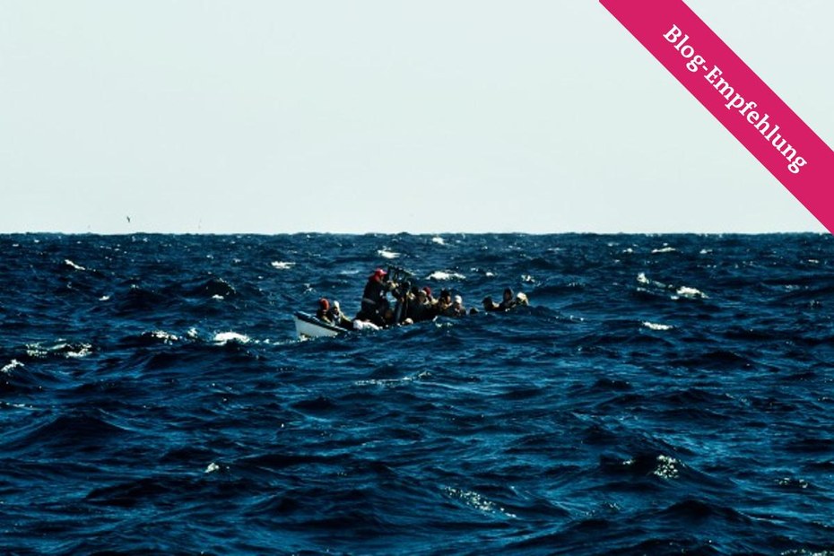 Die Bilder gleichen sich: Ein Boot mit Flüchtlingen 2011 vor Lampedusa