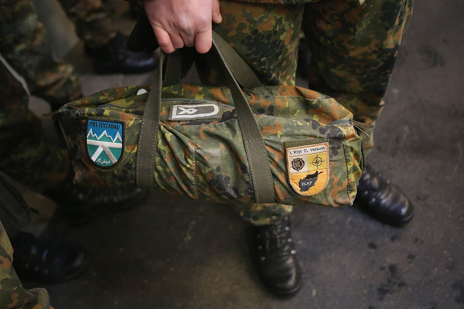Bundeswehrsoldaten werden in die Türkei versetzt. Das Abzeichen rechts auf der Tasche zeigt einen Einsatz in Afghanistan an