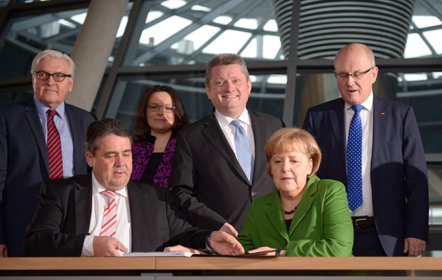 Angela Merkel, CDU-Chefin und Kanzlerin, sitzt neben Sigmar Gabriel, dem SPD-Vorsitzenden