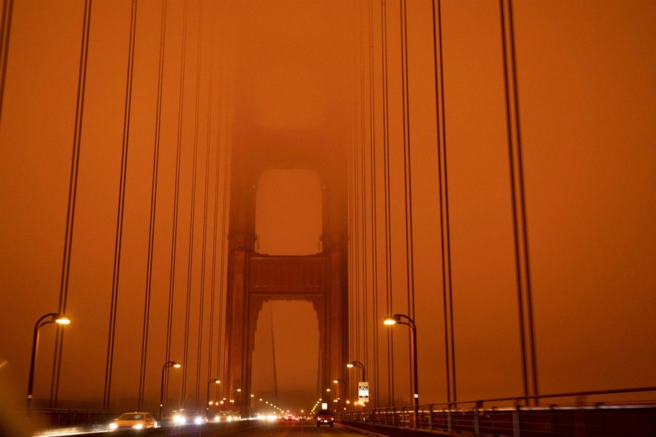 Der Himmel über San Francisco ist von Waldbränden rot gefärbt