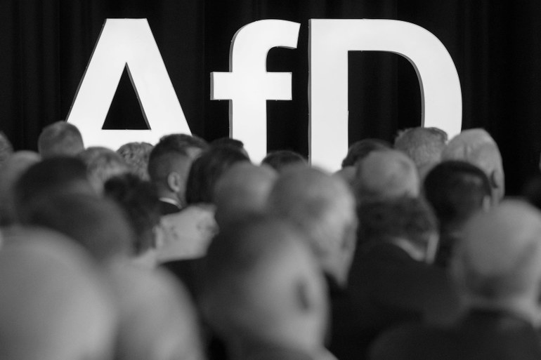 AfD in Ostdeutschland im Umfragen-Hoch: Über die Normalisierung rechter Politik