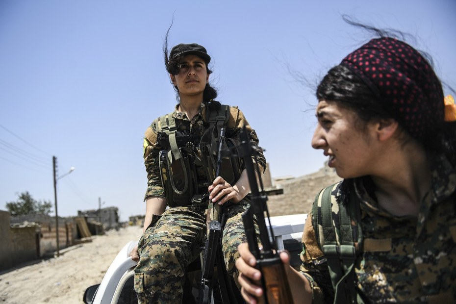 YPG-Kämpferinnen bei der Befreiung der syrischen Stadt Raqqa vom IS 2017