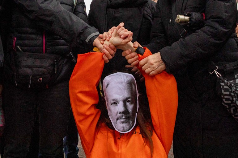 No estradizione! Solidaritätskundgebung für Julian Assange in Mailand, März 2024