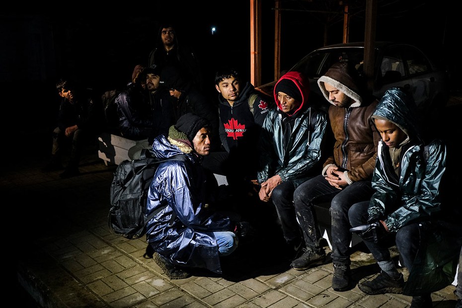Geflüchtete aus Afghanistan und Eritrea, gestrandet im griechischen Grenzort Kast