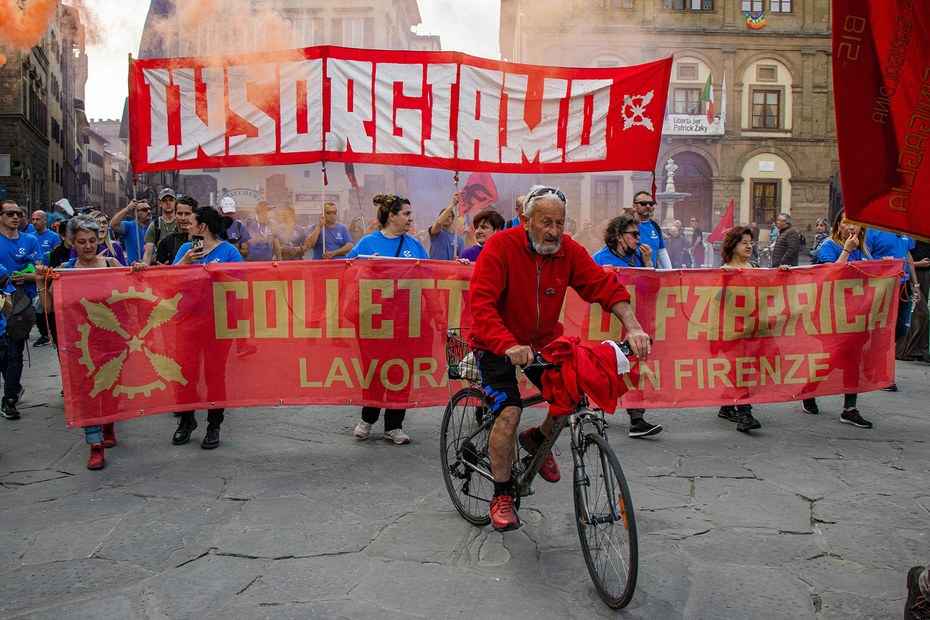 „Insorgiamo“ – „Wir erheben uns“: Demonstration gegen die Schließung in Florenz