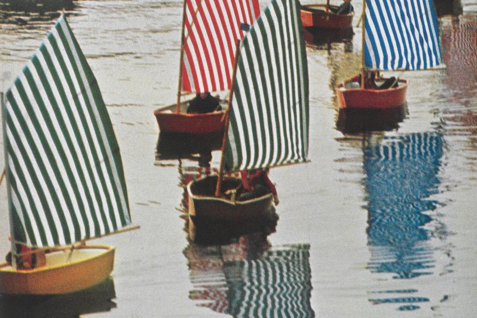 „Voile/Toile“: Boote mit vom BKP-Stipendiaten Daniel Buren gestalteten Segeln auf der Havel, 1975