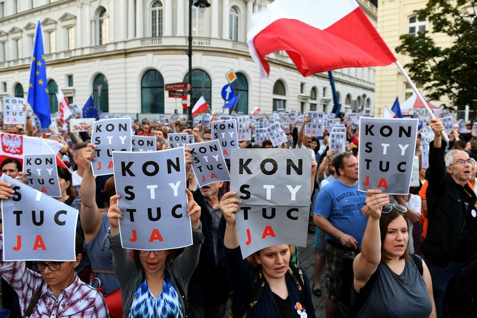 Abertausende gingen in Polen gegen die Reform auf die Straße