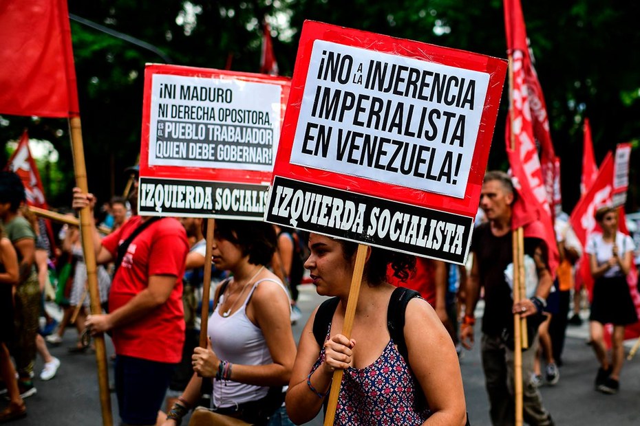 Linke Gruppierungen protestieren in Argentinien gegen die Einmischung der USA in die venezolanische Politik