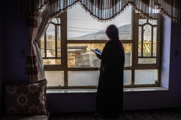 Frauen in Afghanistan: Gefangen unter Taliban