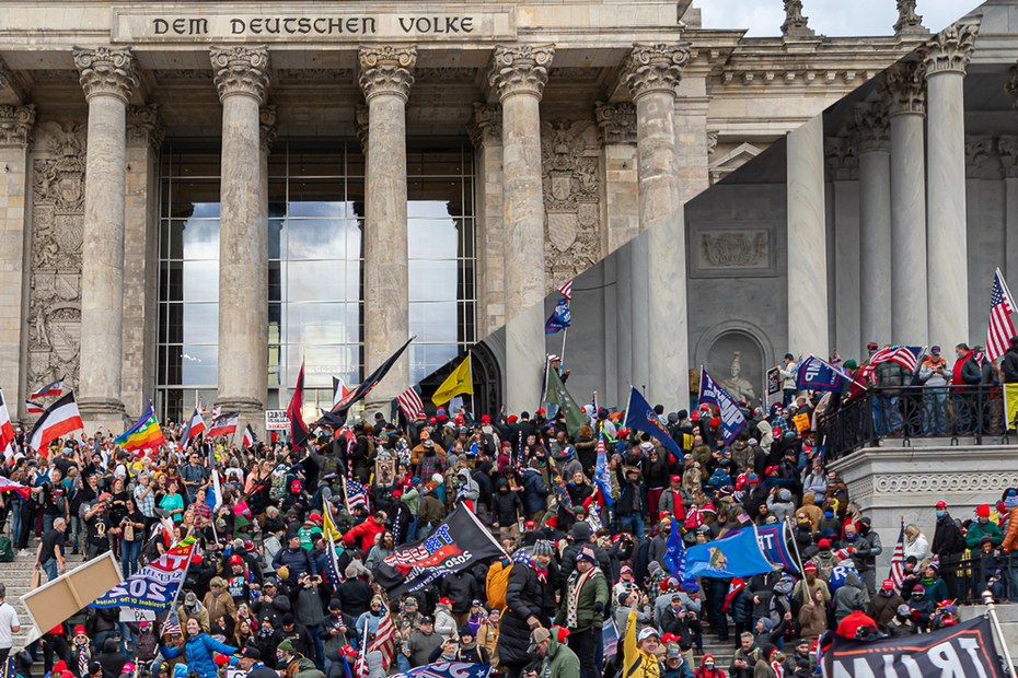 Reichstag in Berlin am 30. August 2020, Kapitol in Washington am 6. Januar 2021: Nicht gleich, aber frappierend ähnlich