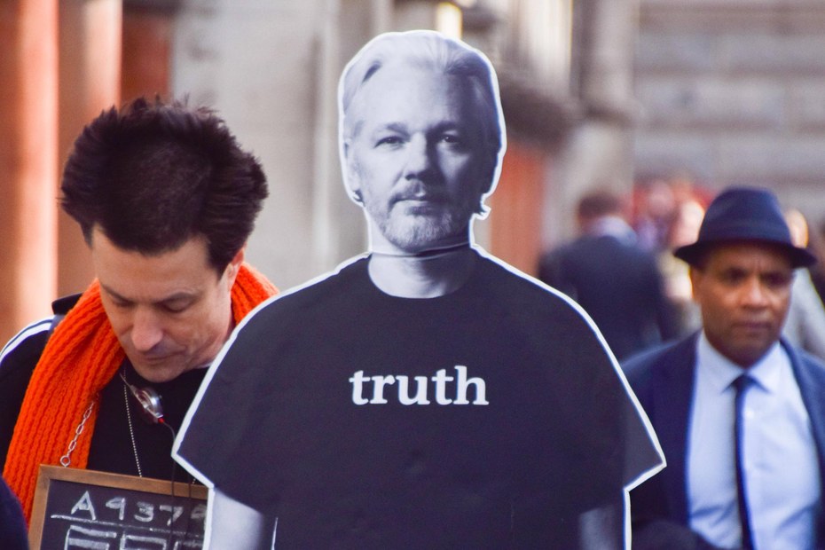 Unterstützer des inhaftierten Wikileaks-Gründers Julian Assange vor dem High Court in London, 26. März 2024.