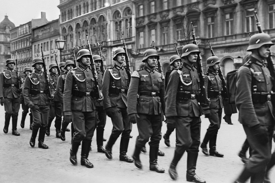 Bereit zum Morden: Die Leibstandarte SS Adolf Hitler bei einem Aufmarsch Ende der 1930er