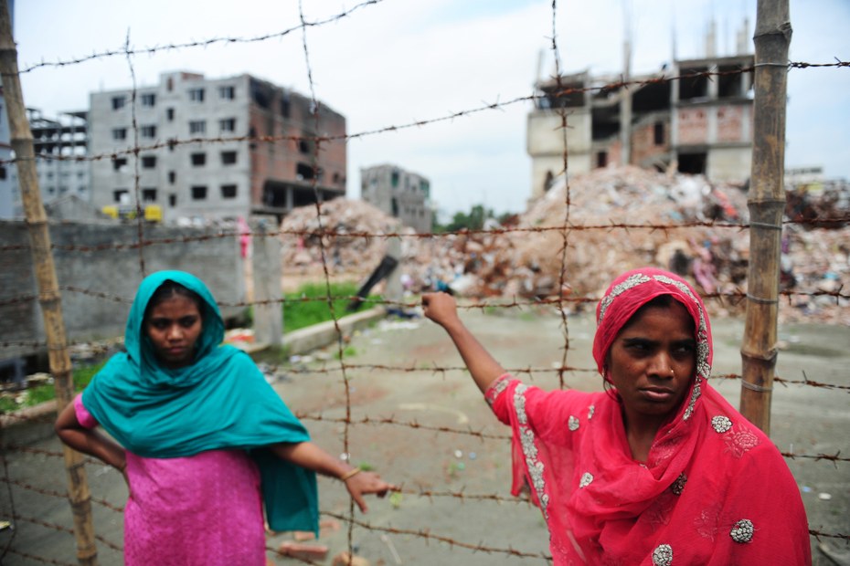 Der Zusammenbruch einer Textilfabrik in Bangladesch war der Ausgangspunkt für Verhandlungen über ein Lieferkettengesetz. Hier arbeiteten und starben vor allem Frauen