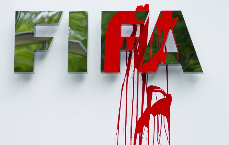 Für viele unerträglich: Wie Fußball von der FIFA in den Dreck gezogen wird