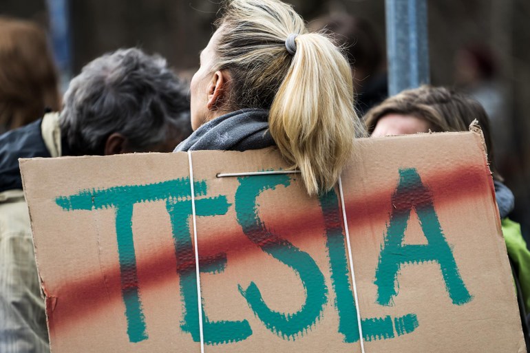 Anti-Tesla-Aktivistin: „Der Bürgermeister von Grünheide sagt uns nicht die Wahrheit“
