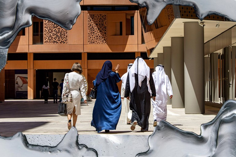 Nur 3.000 Menschen leben hier bisher: Fußgängerzone in Masdar City, das eine CO2-neutrale Wissenschaftsstadt werden soll