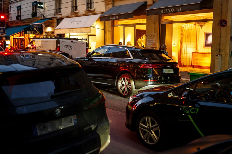 SUV-Fahrer müssen im Zentrum von Paris fürs Parken künftig 225 Euro für sechs Stunden zahlen