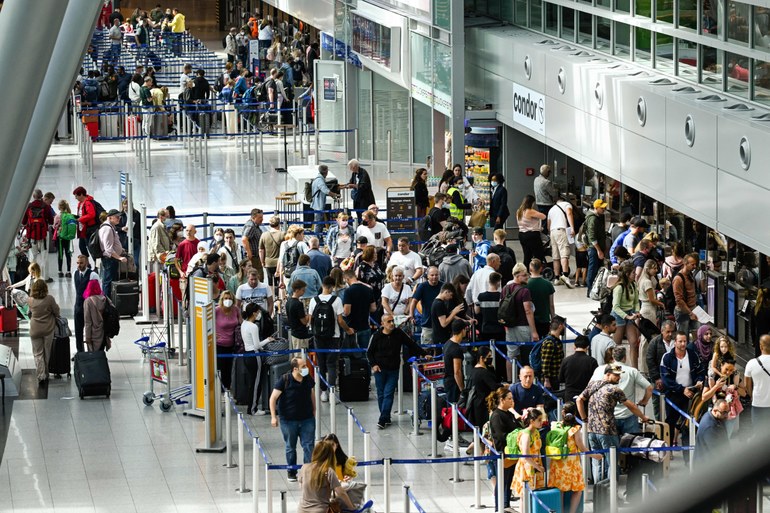 Flughafenchaos: „20 Jahre lang Lohndumping rächen sich jetzt“