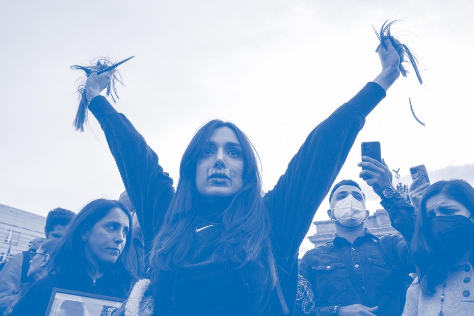 In Berlin zeigen Frauen ihre Solidarität für die Proteste im Iran