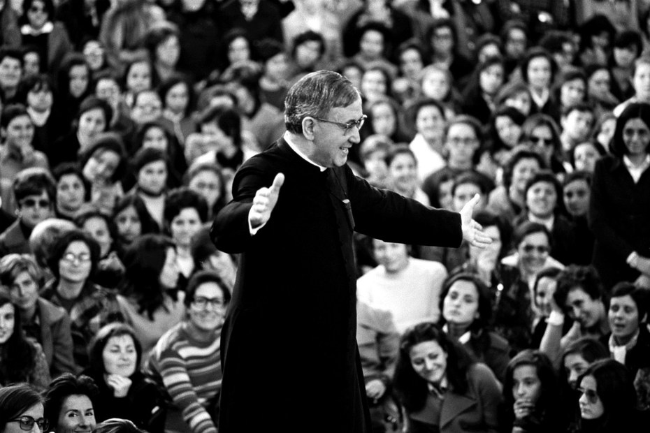 „Opus Dei“-Gründer Escrivá de Balaguer bei einer Predigt 1972 in Spanien. Seine Organisation prägt die spanische Politik bis heute