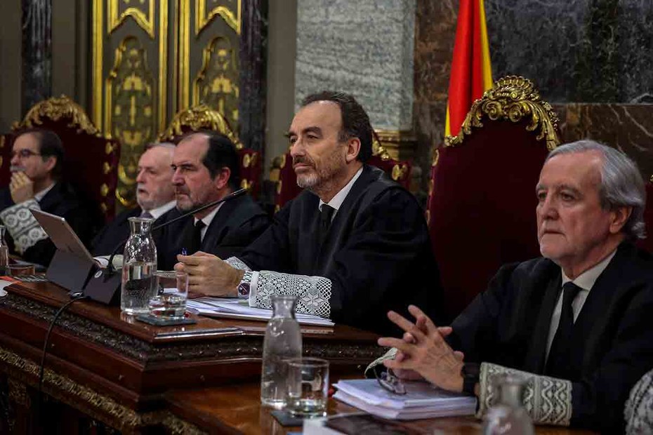 Manuel Marchena (Mitte), Vorsitzender des Obersten Gerichts in Spanien, das über zwölf Separatisten urteilen soll
