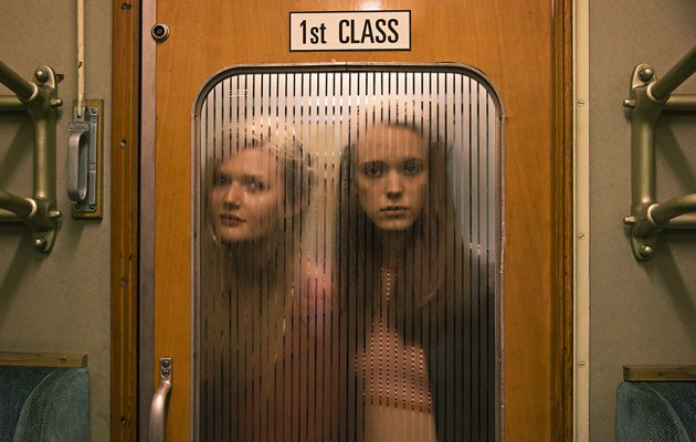Die junge Joe (Stacy Martin, rechts) mit ihrer Freundin im Zug auf Männerjagd
