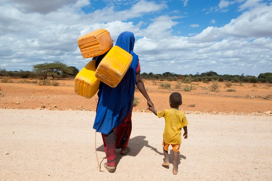 Weltweit verbringen Frauen und Mädchen derzeit 125 Millionen Arbeitsstunden allein mit der Wassersuche