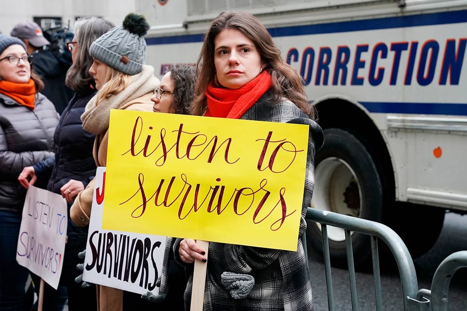 Frauen versammeln sich zum Auftakt des Prozesses gegen Harvey Weinstein vor dem Obersten Gericht der USA in Manhattan