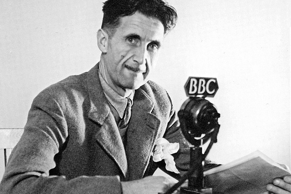 George Orwell um 1943 bei einer Radioaufzeichnung