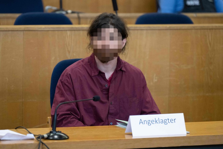 Franco A. wird am 15. Juli 2022 in Frankfurt am Main zu fünfeinhalb Jahren Haft verurteilt